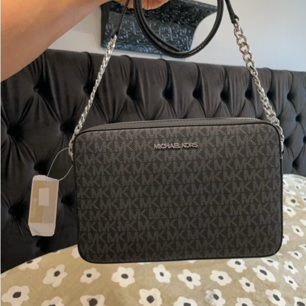 🖤 BRAND NEW Michael Kors Black Monogram Crossbody Camera Bag 🖤